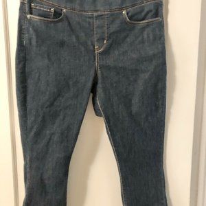 Pull on Levi Capri Jeans Size 14